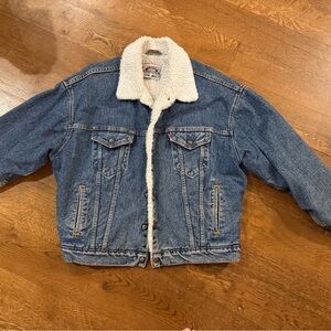 Amazing Vintage early 90’s Levis Sherpa Lined Denim Blue Jean Trucker Jacket (L)